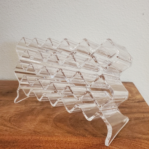 Acrylic Lipstick Holder💄 - Picture 3 of 4